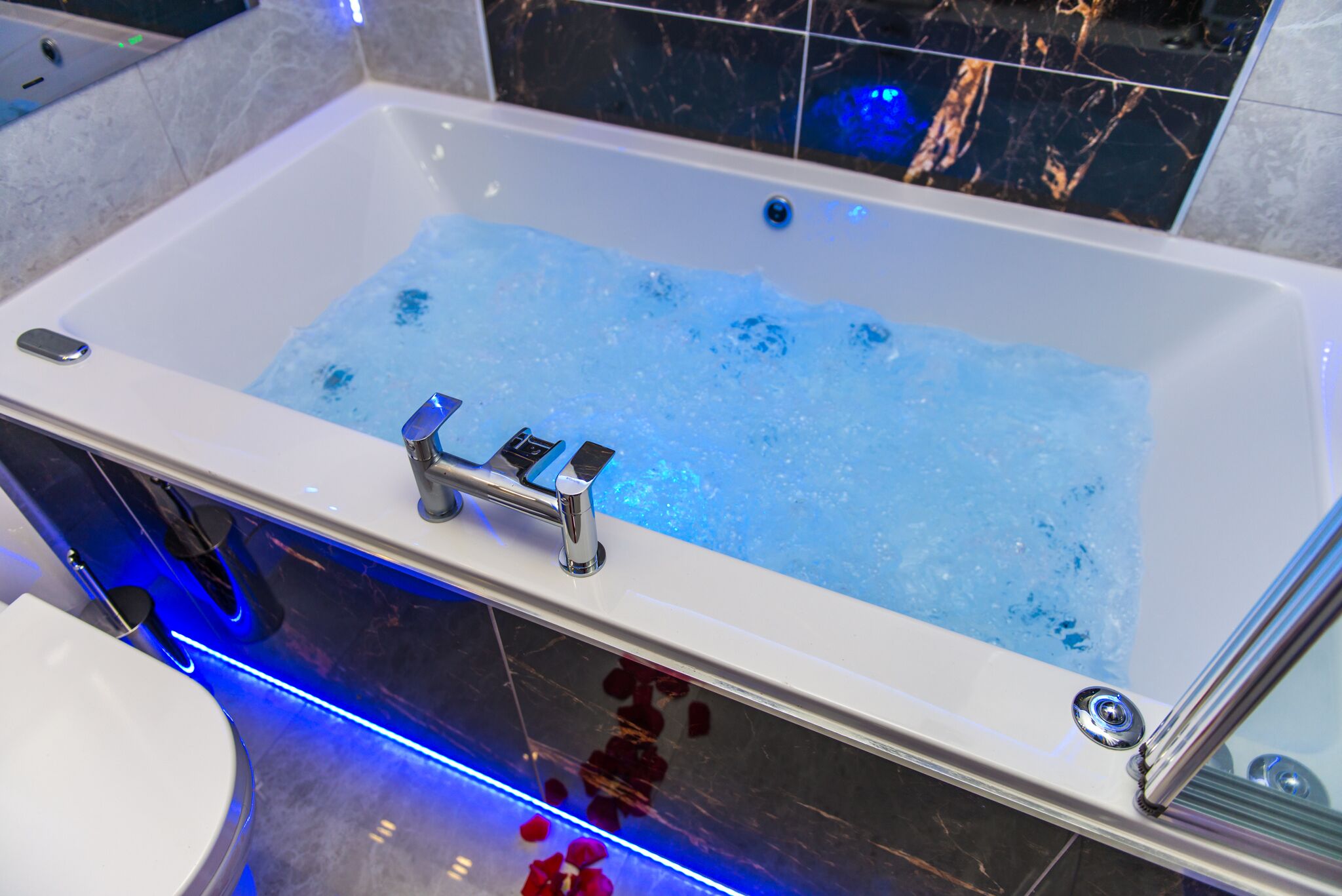 Superior Suite, Ensuite | Bathroom | Towels