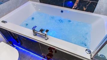 Superior Suite, Ensuite | Bathroom | Towels
