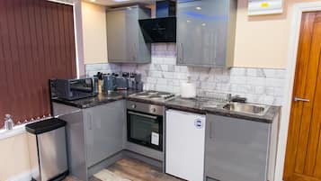 Executive Apartment, Ensuite | Private kitchen