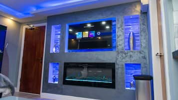 Superior Suite, Ensuite | Interior