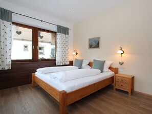 2 bedrooms, travel cot, free WiFi