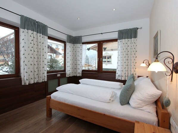 2 camere, culla da viaggio, Wi-Fi gratuito