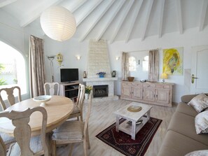 TV - Beautiful private villa for 8 guests with A/C, WIFI, private pool, TV and patio (Calpe)