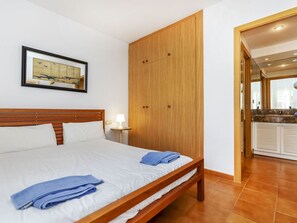 3 bedrooms, iron/ironing board, travel crib, free WiFi