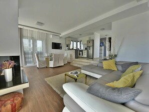 TV, fireplace - Stunning private villa for 8 guests with hot tub, A/C, WIFI, private pool, TV and terrace (Zadar)