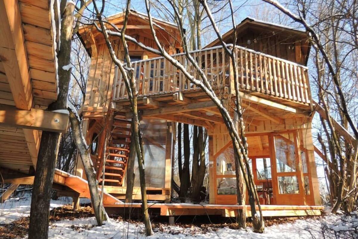Romantic Tree House, Multiple Beds, Non Smoking | WiFi (free), bed sheets