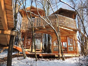 Romantic Tree House, Multiple Beds, Non Smoking | Free WiFi, bed sheets