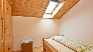 1 bedroom, internet, bed sheets