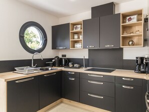 Kjøleskap, mikrobølgeovn og oppvaskmaskin