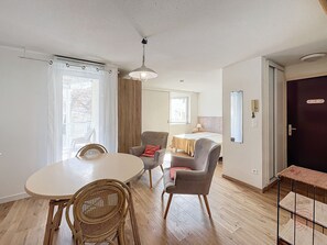 Interior - Cozy Studio with Terrace near Thermal Baths in Scenic Lamalou (Lamalou-les-Bains)