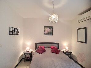 1 bedroom, free WiFi - Beautiful AC 1BR Apartment 400m from Center, WiFi, Pets Allowed (Lamalou-les-Bains)