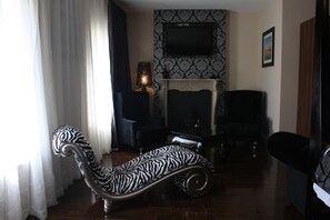 奢華開放式套房, 1 張特大雙人床, 非吸煙房 | 客廳 | LCD 電視、iPod 插座