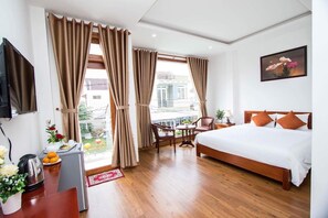 Escritorio, sistema de insonorización y wifi gratis 