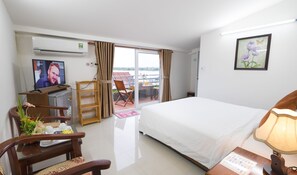 Työpöytä, äänieristys, ilmainen Wi-Fi