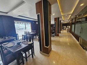 Restaurant - Hotel Little Buddha (Lumbini)