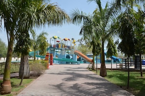 حمّام سباحة خارجي موسمي