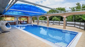 Outdoor pool, pool loungers