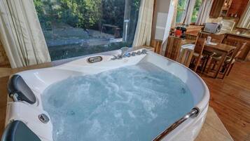 Bañera y ducha independientes y bañera de hidromasaje