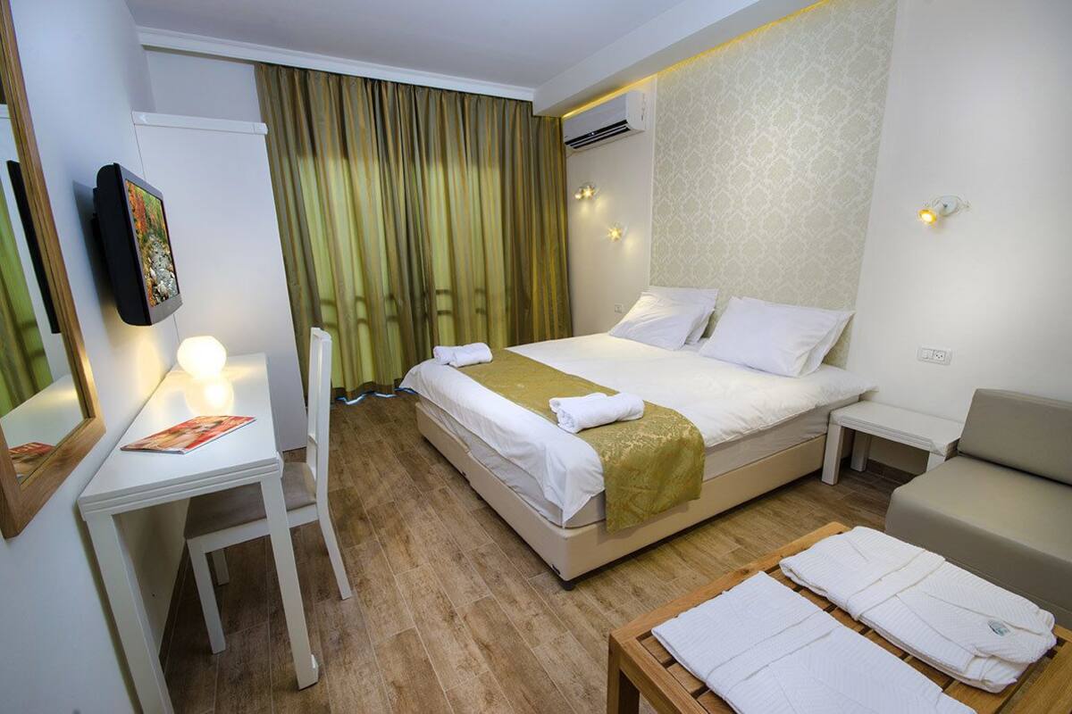 Villa Gladiola | Minibar, desk, WiFi (free), individually decorated