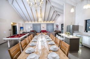 Villa Gladiola | In-room dining - Lev HaHoresh Suites (Ma'ale Yosef)
