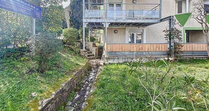 F2 Apartment in Lamalou, terrace, wifi, pets allowed, near center & spa