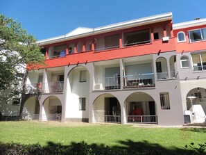 Exterior - Cozy Ground Floor Studio with Terrace, 650m from Thermal Baths, Pet-Friendly, Free WiFi (Lamalou-les-Bains)