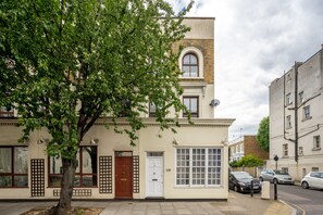 ด้านหน้าที่พัก