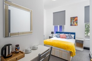 ห้องดีลักซ์ดับเบิล, ห้องน้ำในตัว | เครื่องนอนระดับพรีเมียม, ผ้านวมขนเป็ด, โต๊ะทำงาน, ห้องเก็บเสียง