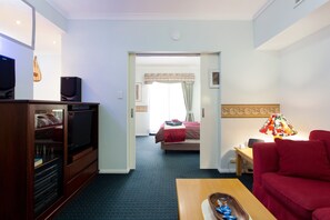 City Apartment, 1 Katil Ratu (Queen), Accessible | 1 bilik tidur, cadar kapas Mesir, peralatan tempat tidur premium 