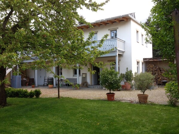 Front of property - Adele - Gästezimmer am Elberadweg (Dresden)