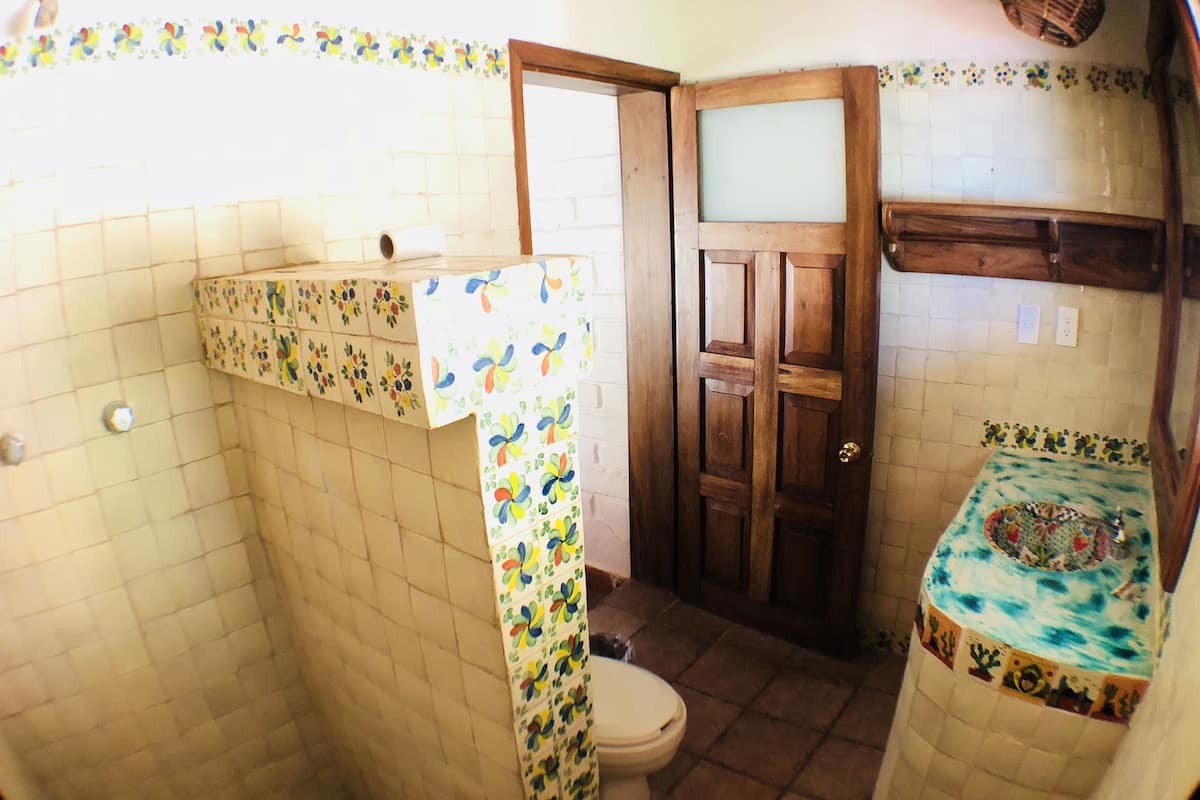 superior quadruple room, multiple beds, non smoking | bathroom | shower, free toiletries, towels