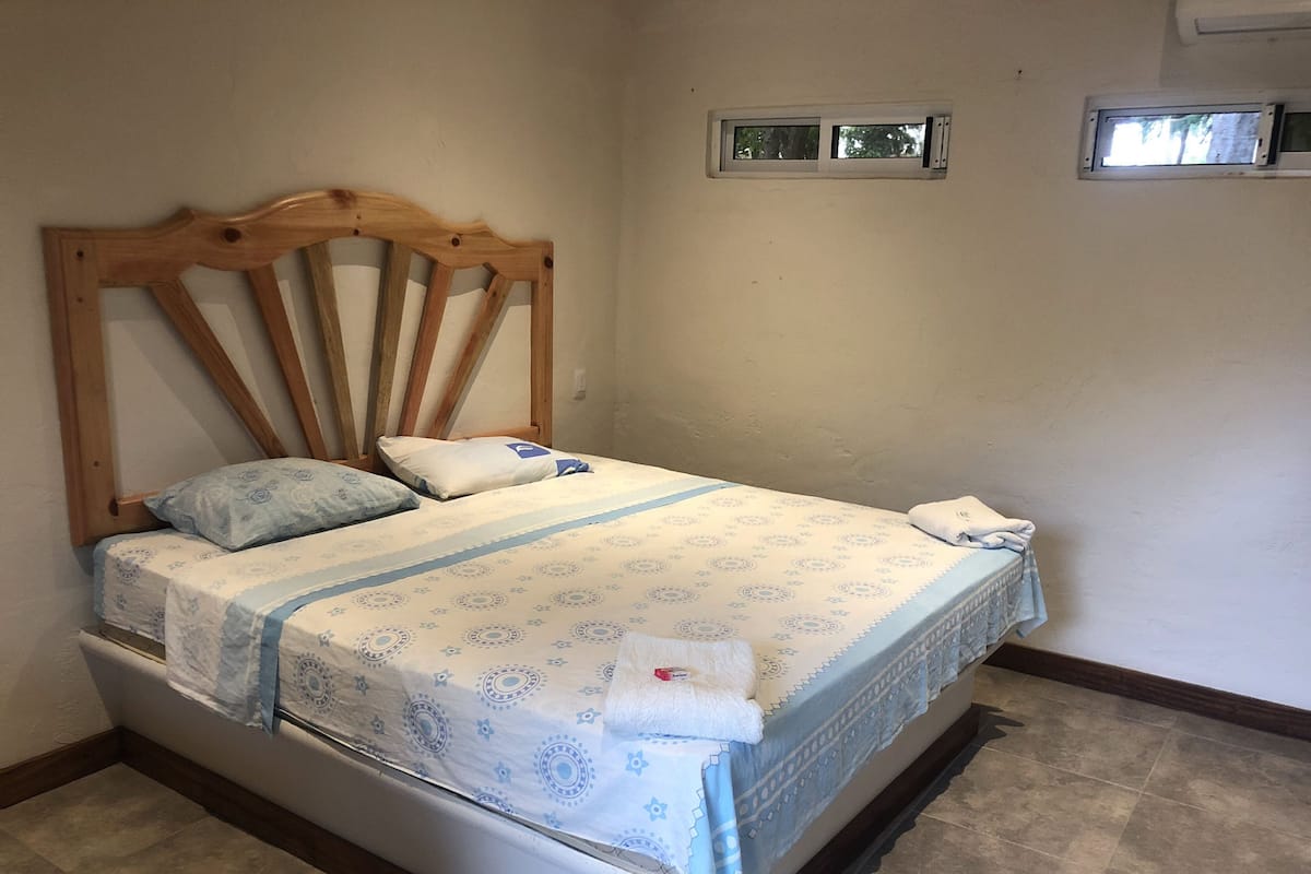 Standard Double Room, 1 King Bed, Non Smoking | In-room safe, bed sheets