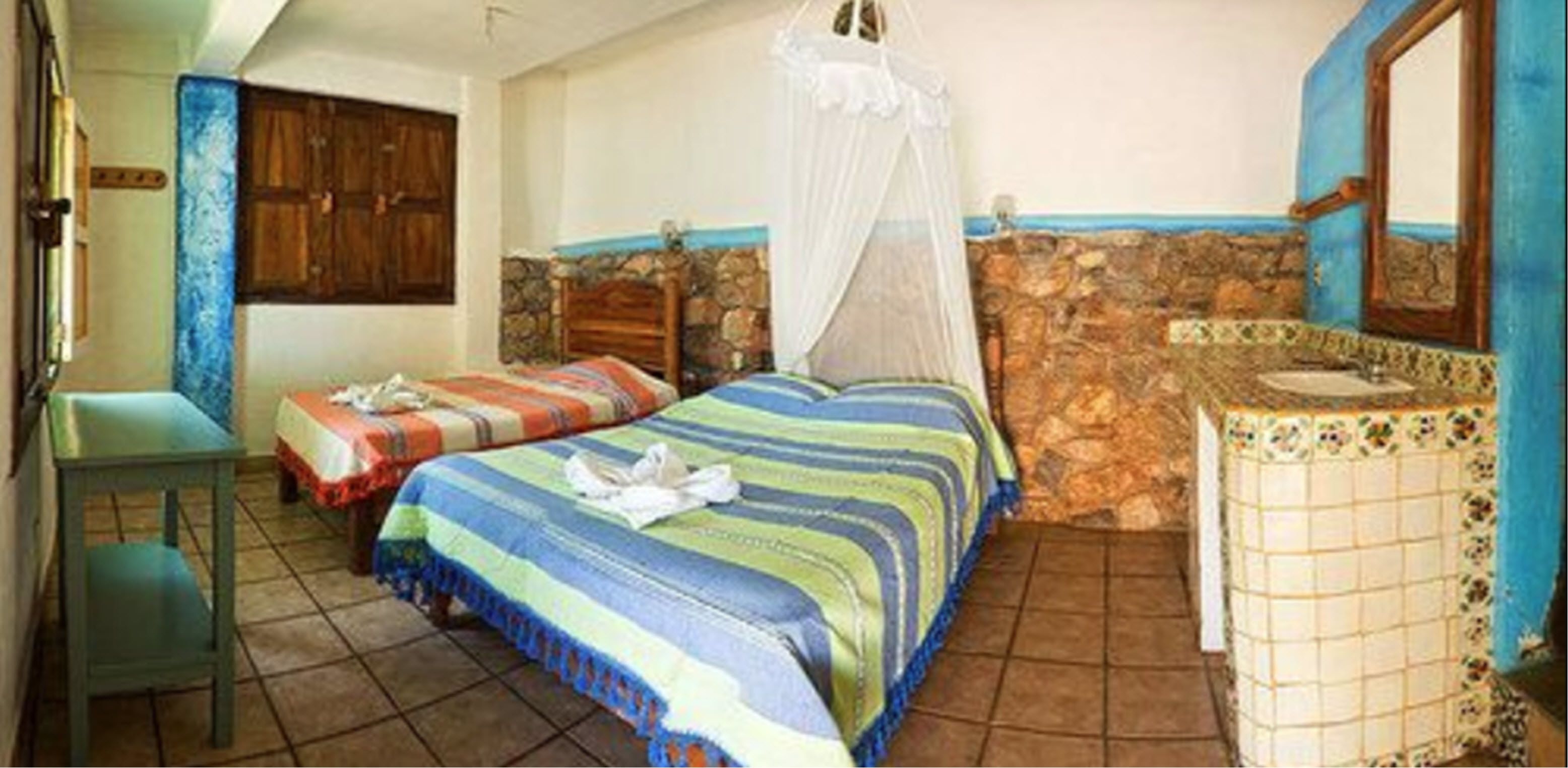 quadruple room, 2 double beds, non smoking | in-room safe, bed sheets