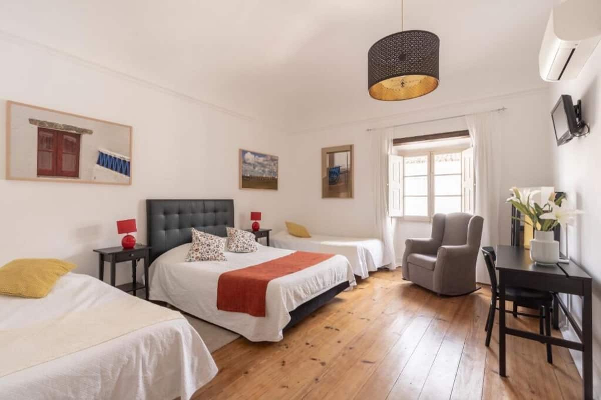 Family Room (I) | WiFi (free), bed sheets