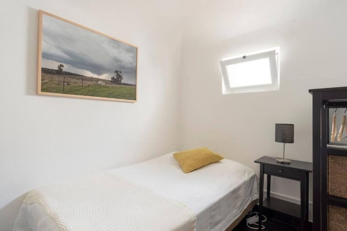 Single Room | WiFi (free), bed sheets