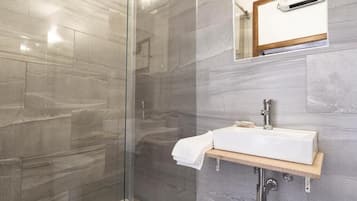 Triple Room | Bathroom | Shower, hair dryer, towels, soap
