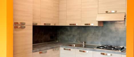 Full-size fridge, microwave, stovetop, cookware/dishes/utensils