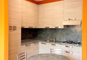 Full-sized fridge, microwave, stovetop, cookware/dishes/utensils - Residence Sant'Anna (Ponte San Pietro)