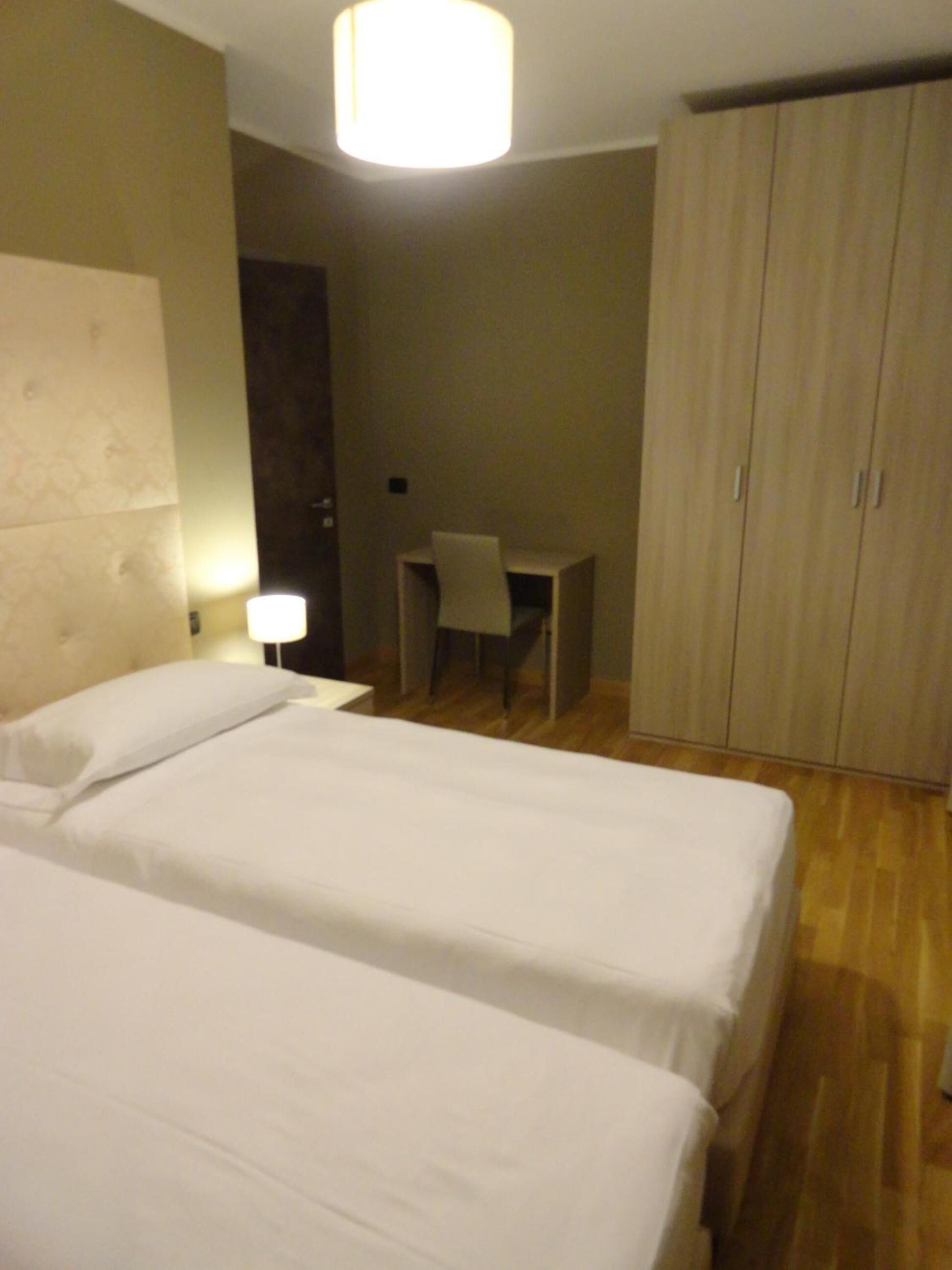 Hochwertige Bettwaren, Verdunkelungsvorhänge, kostenloses WLAN