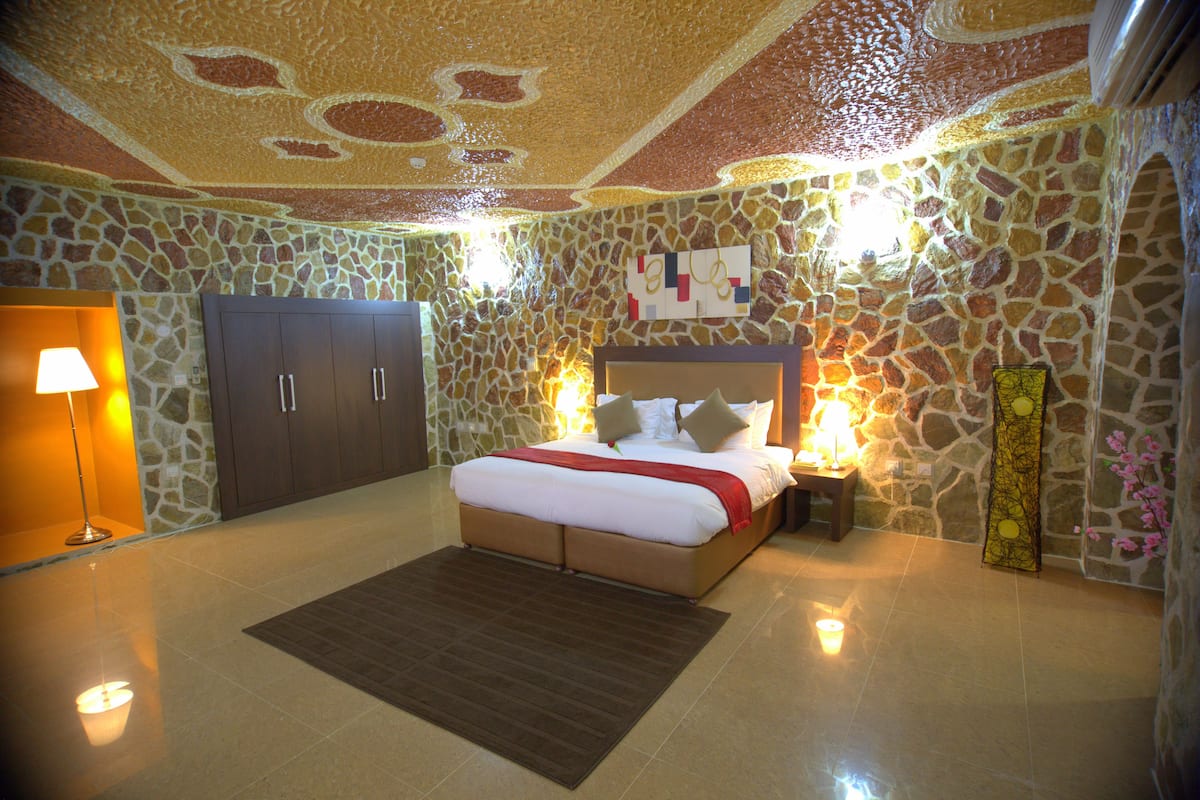 Royal Suite | 1 bedroom, in-room safe, desk, blackout drapes