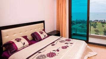 Penthouse Mewah | 5 kamar tidur, meja kerja, kedap suara, dan setrika/meja setrika