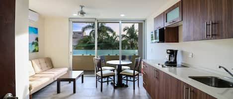 Apartment | Living area | Flat-screen TV