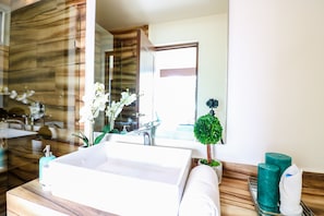 Apartment | Bilik Mandi | Pancuran mandi, kelengkapan dandanan diri percuma, pengering rambut