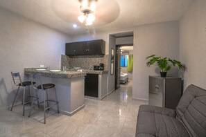 公寓 | 私人厨房 | 冰箱、微波炉、炉灶、茶具/咖啡用具