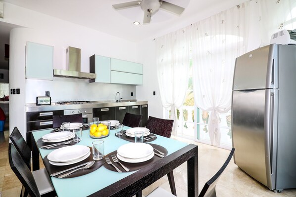 Apartment | In-room dining - Apartment Castello 1B (Playa del Carmen)