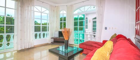 Apartment | Living area | Flat-screen TV