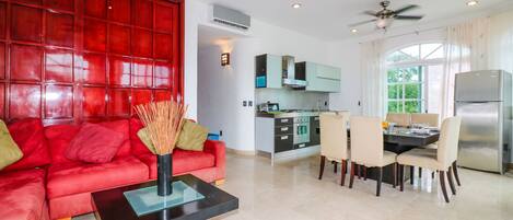 Apartment | Living area | Flat-screen TV