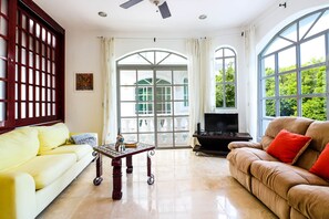 Apartment | Wohnbereich | Flachbildfernseher