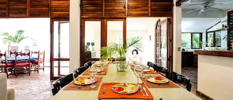 Huvila | Ruokailu omassa huoneessa