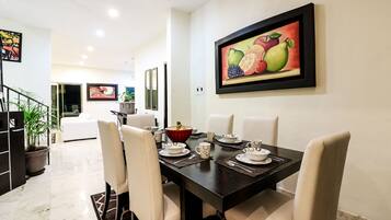 Villa | In-room dining